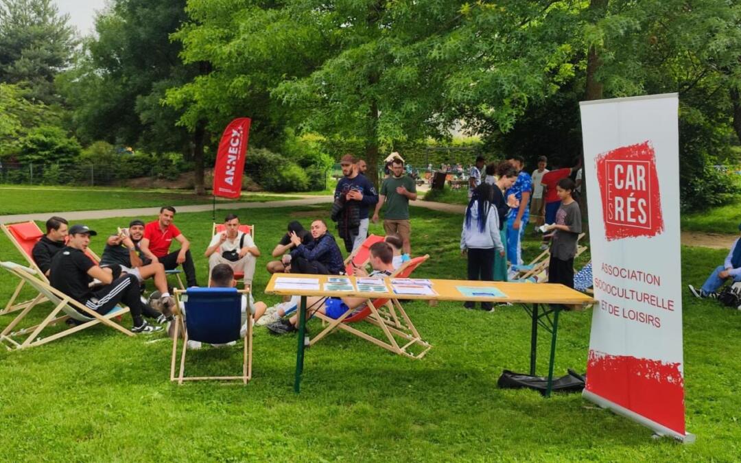 LES CARRÉS DEHORS !